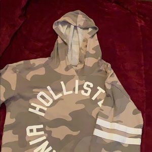 Hollister camo crop top sweater
